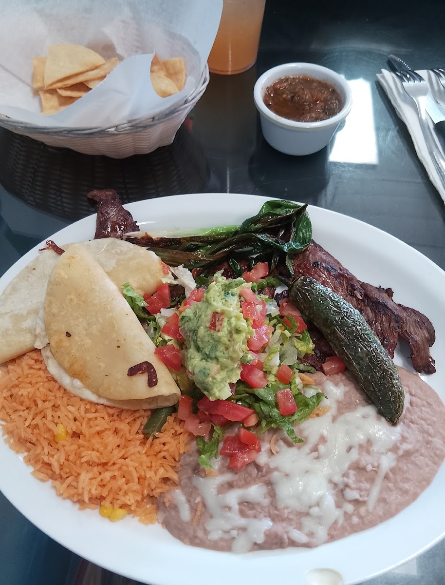 Chapin & Mex Restaurant-3